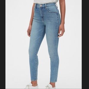 Gap smoothing high rise soft skinny jeans
